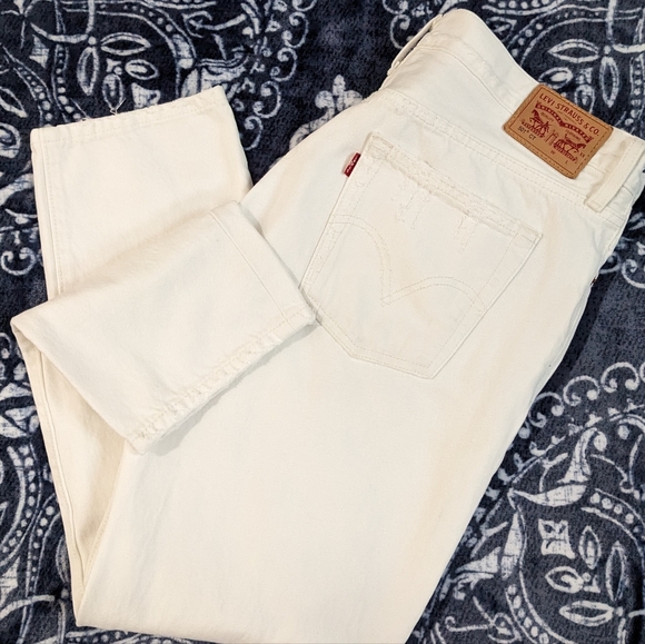 Levi's White 501 CT Customized & Tapered Distressed Crop Cotton Button Fly Jeans - Picture 9 of 16